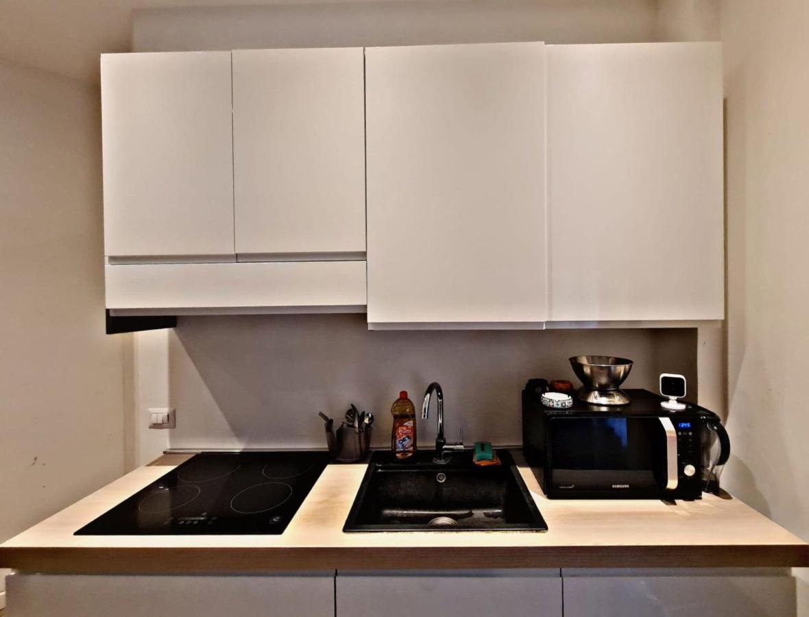 Modern Apartment Cozy Style ローマ エクステリア 写真