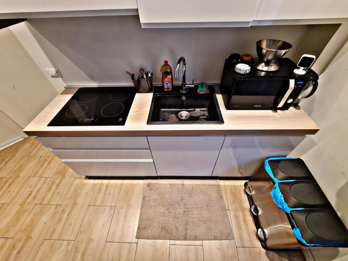 Modern Apartment Cozy Style ローマ エクステリア 写真